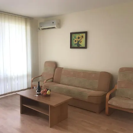 Апартамент Crown Fort Club Appart Свети Влас